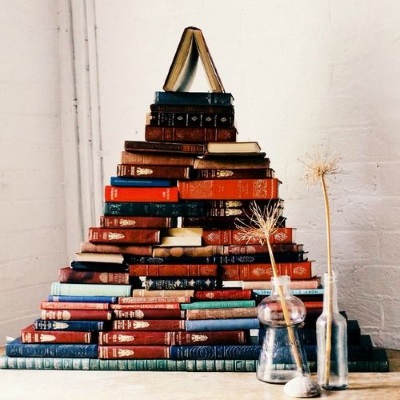 Christmas decoration ideas for book-lovers