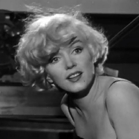 Marilyn Monroe hair styles - Soft curls
